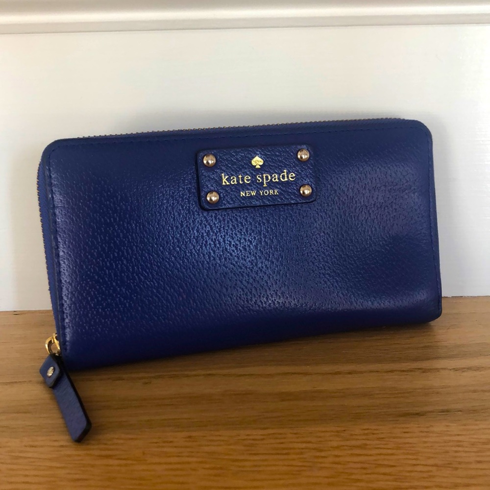 Kate spade avenue wallet zip around